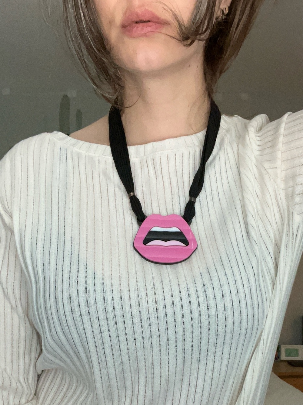 Yazbukey "C'est Ahh" Pink Lips Plexiglass Necklace. - Picture 3 of 10